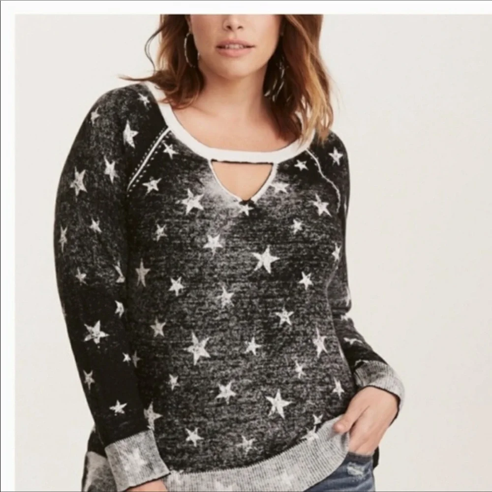 torrid 00X Black and White Star Print cut out Sweater - Picture 8 of 8